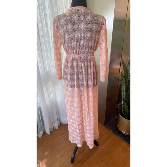 Vintage 1970s peignoir, peach daisies robe, sheer delicate knit - Picture 4 of 10